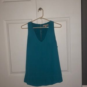 Trapeze sleeveless blouse.